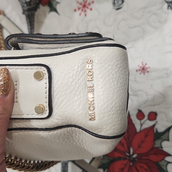 White mk bag w gold studs - Picture 5 of 5